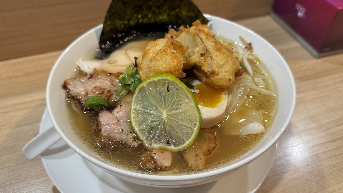 高雄美食【島之麵屋】淡麗系拉麵小店／香檸干貝牡蠣鹽味拉麵／超好吃的炸牡蠣／麻辣鴨血((附菜單- 壽司羊